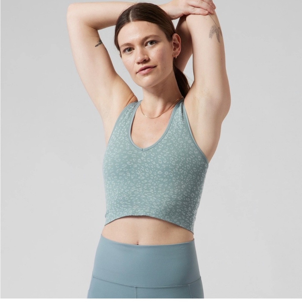 Athleta Cheetah Print cropped V Tank Top Sz S Workout Running Pilates Barre